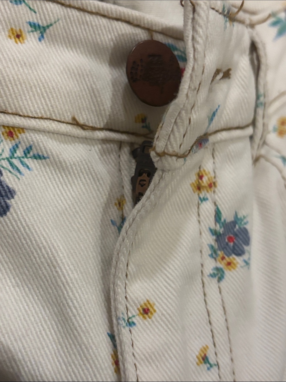 RARE Wrangler White Floral Straight Leg Jeans - Picture 12 of 15
